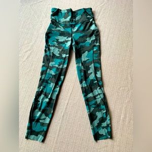 Like new Lululemon Fast and Free Leggings Size 4, Camo